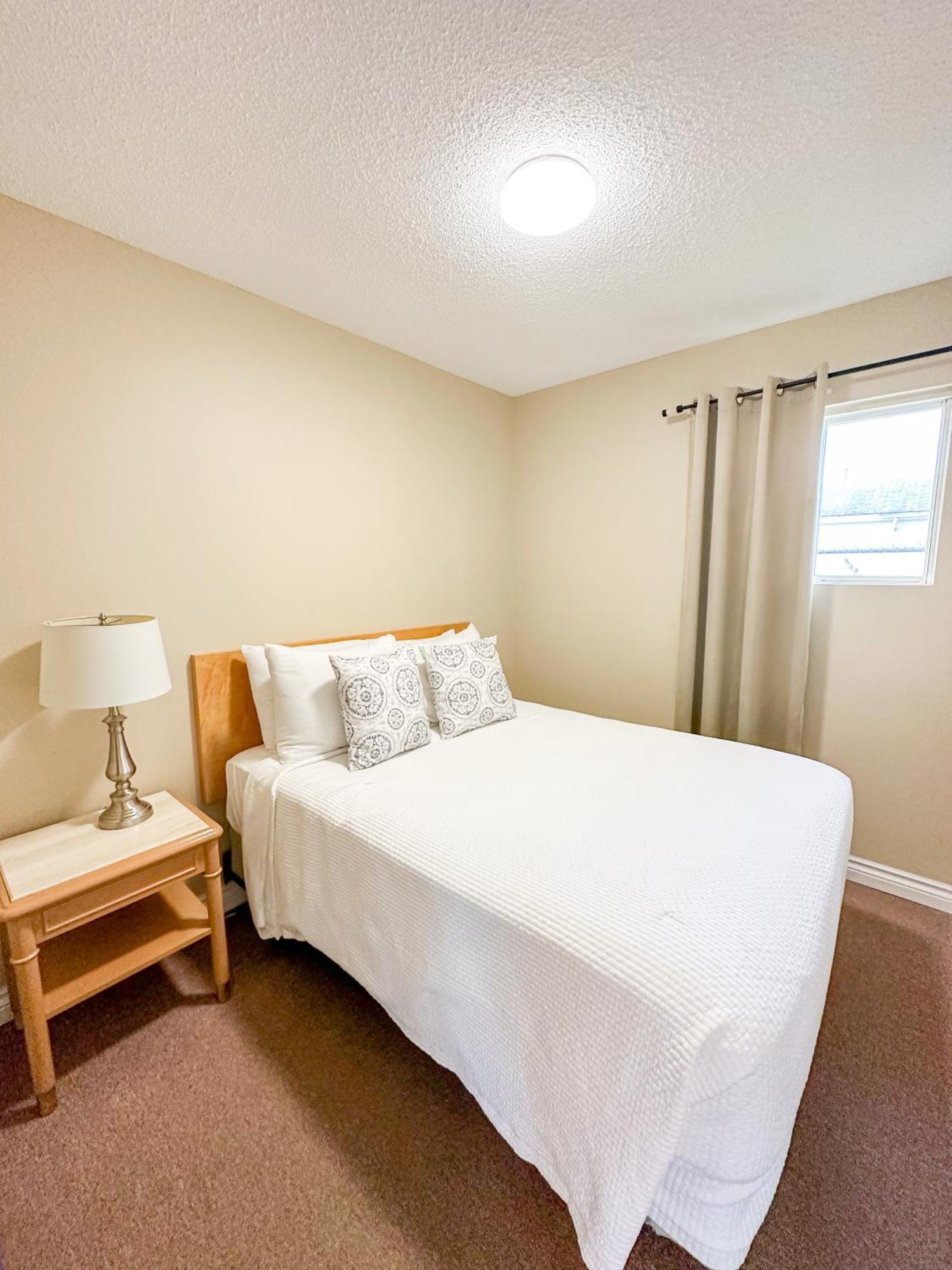 Oasis By The Bay Vacation Suites ワサガビーチ エクステリア 写真
